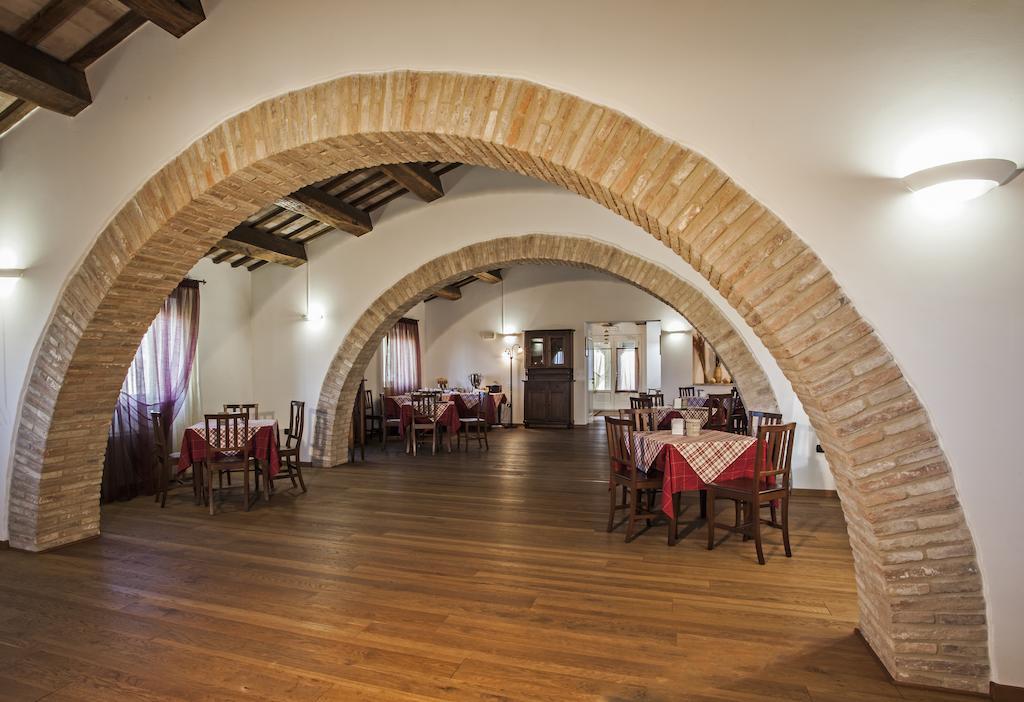Il Ristoro Del Viandante Hotel Offagna Екстериор снимка